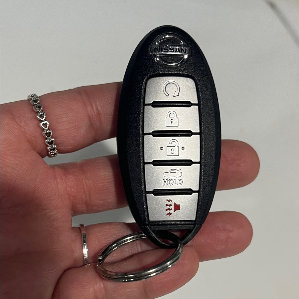 Nissan Key Fob Black‎ and Silver control car key
